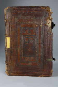 En Tibi Lector, Chronica, Hoc Est, Rervm Secvndvm Temporvm Svccessiones In Orbe Gestarvm Memorabilium Elenchos : opus ut diuino prim&ugrave;m consilio institutum: ita omnibus quibuscunque sint professionis qu&agrave;m maxim&egrave; utile, &agrave; mundi creatione repetitum, ad annum usque hunc Christi Domini nostri CIƆ.IƆ.LXXIX. per sanctitate et doctrina uiros claros continuatum: quorum praecipuorum quidem nomina hic ascribuntur. Eusebius Pamphilus Caesariensis D. Hieronymo interprete. D. Hieronymus Presbyter. Prosper Aquitanicus, Matthaeus Palmerius. Matthias Palmerius Pisanus et alij ... ; Adiectis Qvoqve M. Aurelii Cassiodori Patritii Romani, n&eacute;cnon Hermanni Contracti Comitis Veringensis Chronicis. His Accessit Iampridem Incerti Cvivsdam authoris Chronicon sacrum, &agrave; condito mundo usque ad finem regni Iudaeorum, & Imperium Vespasiani, & Titi deductum.